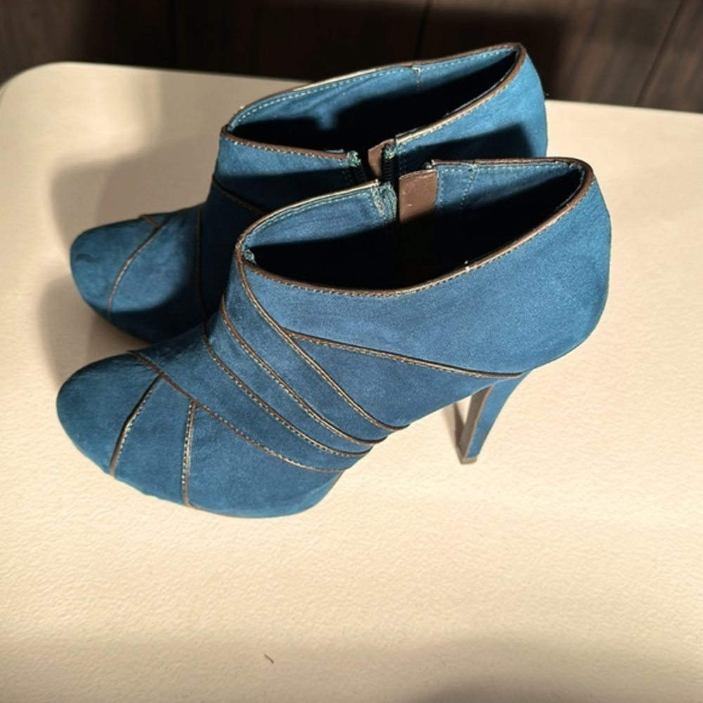 Fergalieious Ankle heels‎ teal green Size 7